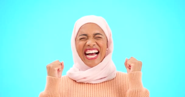 Мусульманская Женщина Счастливый Выигрышный Праздник Приветствие Продажи Рекламной Студии Продвижение — стоковое видео