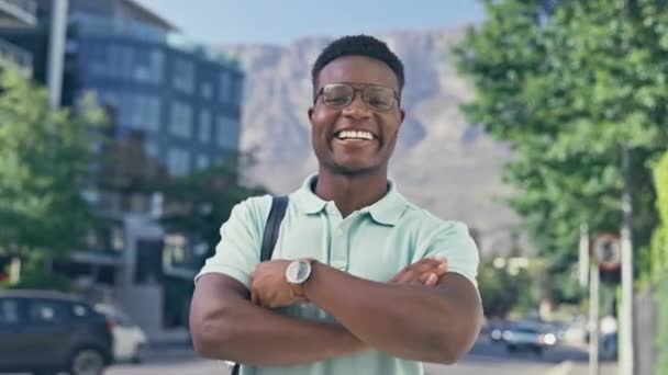 Los Viajes Negocios Ciudad Hombre Negro Cara Empleado Feliz Por — Vídeos de Stock