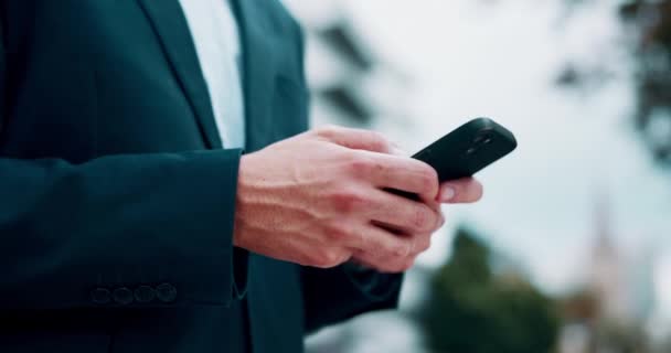 Ruce Mobilní Telefon Obchodní Muž Městě Psaní Komunikace Chat Sítí — Stock video