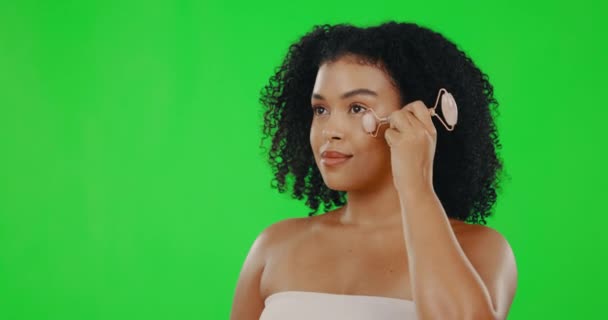 Skönhet Grön Skärm Och Ansikte Kvinna Med Roller För Kosmetika — Stockvideo