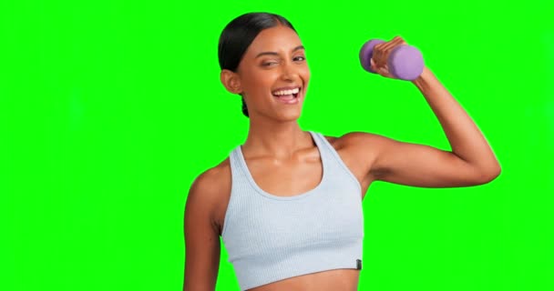 Pantalla Verde Cara Mujer Feliz Con Pesas Para Entrenamiento Muscular — Vídeo de stock