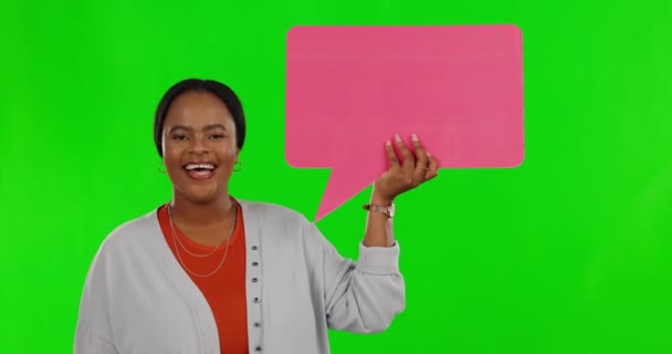 快乐的黑人女性 语言泡沫和绿色屏幕 社交媒体的推广和广告与模拟空间 宣传品 营销和带有广告的品牌 工作室背景中的女性肖像 — 图库视频影像