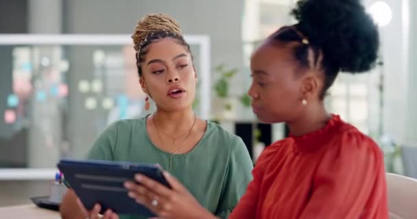 Şbirliği Ofis Tableti Sosyal Medya Sitesi Tanıtımı Marka Reklamcılığı Kadınlar — Stok video