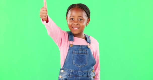 Κοριτσάκι Πρόσωπο Και Αντίχειρες Στην Πράσινη Οθόνη Για Καλή Δουλειά — Αρχείο Βίντεο