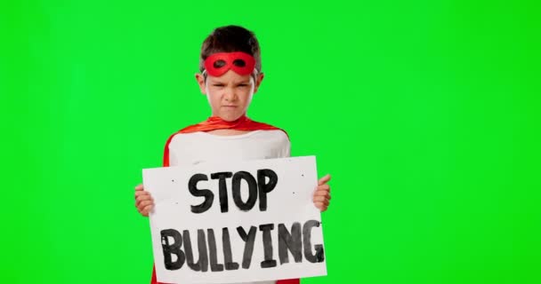 Ragazzo Bambino Protesta Smettere Bullismo Schermo Verde Costume Supereroe Studio — Video Stock