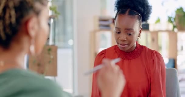 办公室会议 招聘和商业女性在求职面试 谈话或招聘讨论中与人力资源部门交谈 人力资源 交流和黑人妇女在创业理念方面的合作 — 图库视频影像