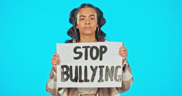 Ritratto Poster Bullismo Con Una Donna Sfondo Blu Studio Protestare — Video Stock