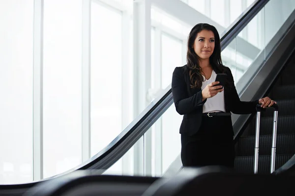 Det Här Ditt Boardingsamtal Till Framgång Affärskvinna Som Färdas Nedför — Stockfoto