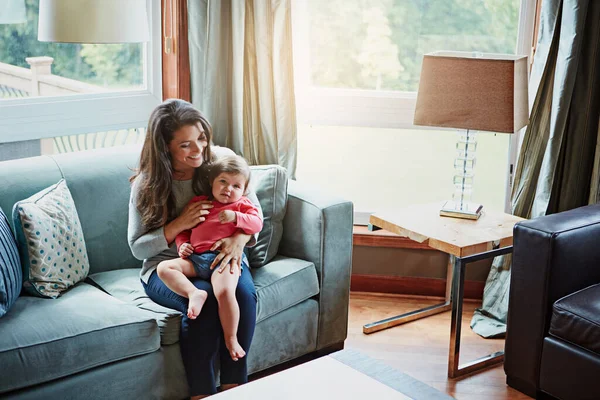 Gyerekek Örömöt Melegséget Hoznak Hogy Megtöltsenek Egy Egész Otthont Egy — Stock Fotó