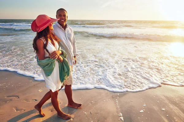 Footprints May Wash Away Our Love Shall Remain Young Couple — Stock Photo, Image