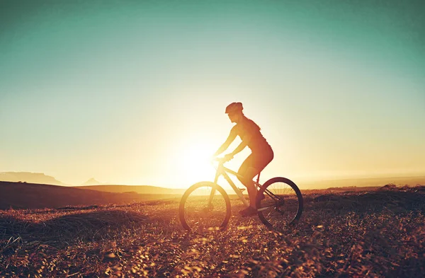 Riding Sunset Adventurous Mountain Biker Out Ride Countryside — Stock Photo, Image