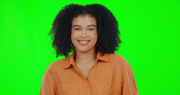 Gesicht Grüne Leinwand Und Frau Mit Lächeln Selbstbewusst Und Fröhlich — Stockvideo