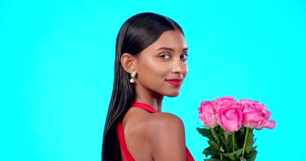 Cara Estudio Ramo Flores Mujer Feliz Con Regalo Belleza Naturaleza — Vídeos de Stock