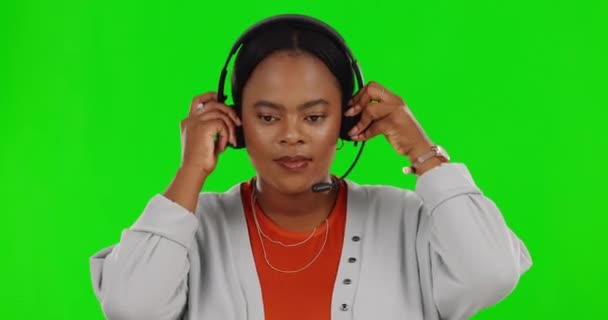 Siyah Kadın Çağrı Merkezi Kulaklık Yeşil Ekranda Telefon Görüşmesi Danışmanlık — Stok video