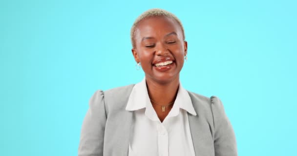 Cara Cómico Negro Mujer Estudio Riendo Broma Feliz Disfrutando Humor — Vídeos de Stock