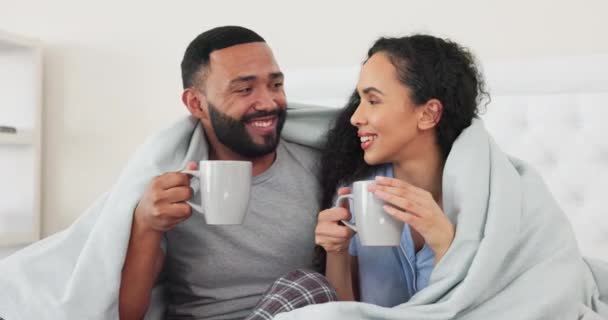 Tæppe Kæle Par Med Kaffe Limning Romantik Med Kærlighed Forhold – Stock-video