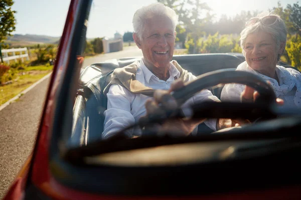Vår Lycka Det Enda Viktiga Ett Seniorpar Bilresa — Stockfoto