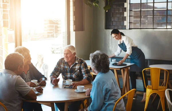Echte Vriendschap Duurt Eeuwig Senioren Een Dubbel Afspraakje Een Café — Stockfoto