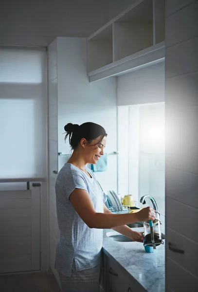 She Couldnt Wait Fist Cup Day Attractive Young Woman Preparing — Stock Photo, Image