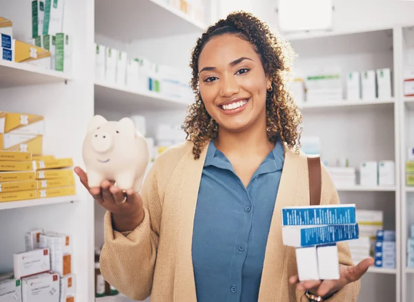 Pharmacy Piggy Bank Portrait Woman Pills Medication Supplements Wellness Healthcare — Stock Photo, Image