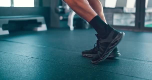 跳绳健美 运动和腿在运动过程中跳起来以获得能量 力量和身体目标的运动员的健康 运动和腿 — 图库视频影像