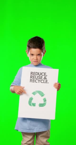 Grön Skärm Affisch Och Barn Med Återvinningsskylt För Ren Miljö — Stockvideo