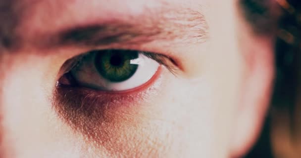 Occhi Scuri Orribili Spaventosi Uomo Con Visione Concentrazione Pericolo Uno — Video Stock