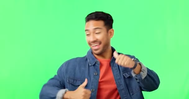 Šílený Taneční Muž Komedií Zelené Obrazovce Vzrušený Hudbou Úsměvem Izolované — Stock video