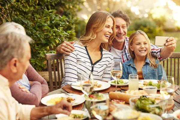 Memories Made Lunch Table Happy Family Taking Selfie Together Outdoor — Stock Photo, Image