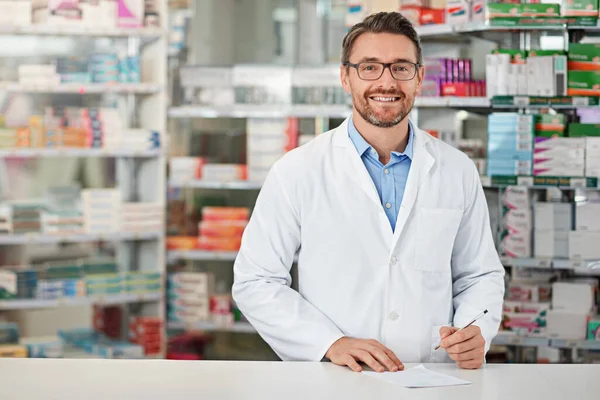 stock image Theres no need to queue at your GP for advice. Portrait of a pharmacist working in a drugstore. All products have been altered to be void of copyright infringements