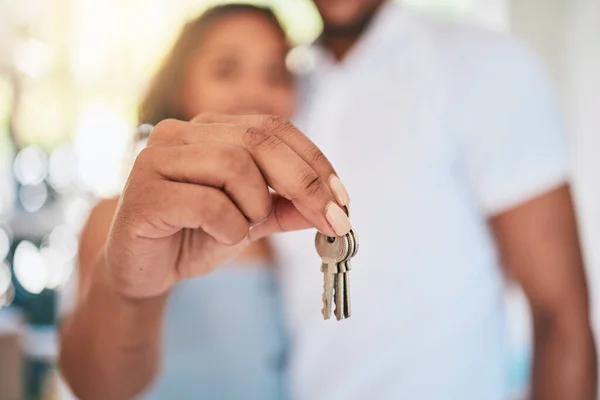 Schlüssel Haus Und Hände Des Ehepaares Der Wohnung Fiebern Dem — Stockfoto
