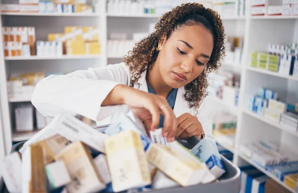 Жінка Таблетки Фармацевт Аптеці Наркотиками Охороною Здоров Медициною Аптеці Вітаміни — стокове фото
