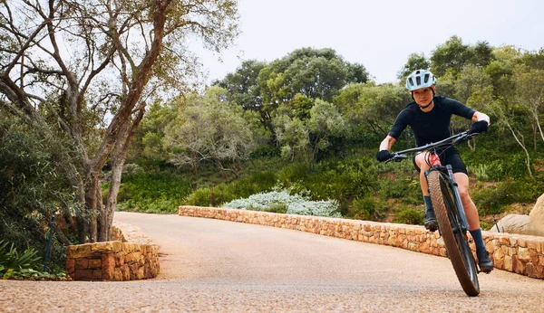 Caminho Natureza Homem Com Uma Bicicleta Para Ciclismo Treinamento Fitness — Fotografia de Stock