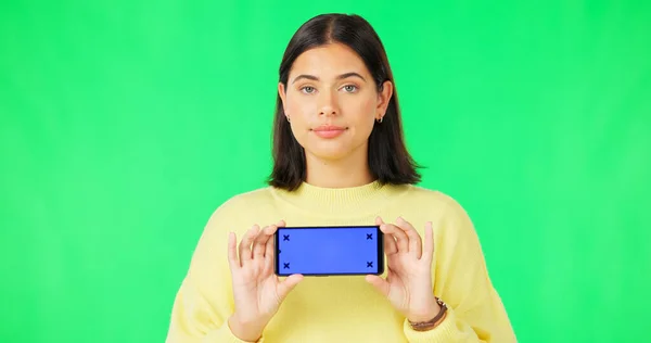 Telefon Yeşil Ekran Memnuniyetsiz Kadın Web Sitesi Modelleme Izleme Cihazı — Stok fotoğraf