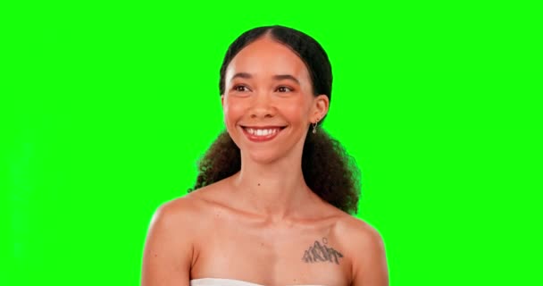 Szczęśliwa Myśląca Piękna Kobieta Zielonym Ekranie Odizolowana Tle Studia Pielęgnacja — Wideo stockowe