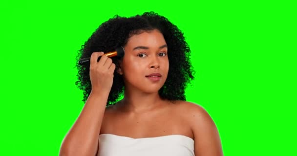 Écran Vert Portrait Femme Avec Cosmétiques Pinceau Pour Poudre Fond — Video
