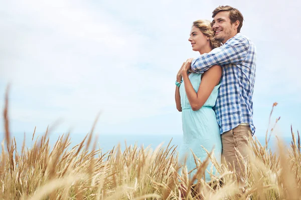 Ill Never Let You Young Couple Field Sunny Day — Stock Photo, Image