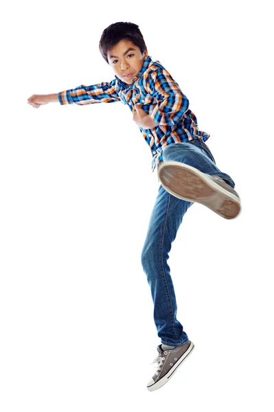 Смотри Могу Сделать Студийный Снимок Молодого Мальчика Энергично Прыгающего Белом — стоковое фото