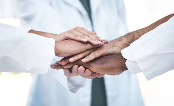 Hände Stapeln Ärzte Und Nahaufnahme Der Teamarbeit Gesundheitswesen Solidarität Und — Stockfoto