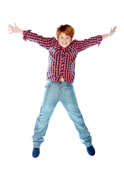 攻击男孩 工作室拍摄到一个小男孩在白色背景下高兴地跳起来 — 图库照片