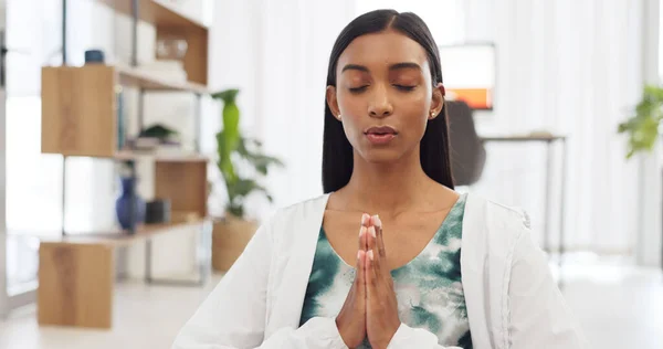 Meditasyon Çakra Barış Kadını Zen Enerjisi Akıl Sağlığı Zihin Yogası — Stok fotoğraf
