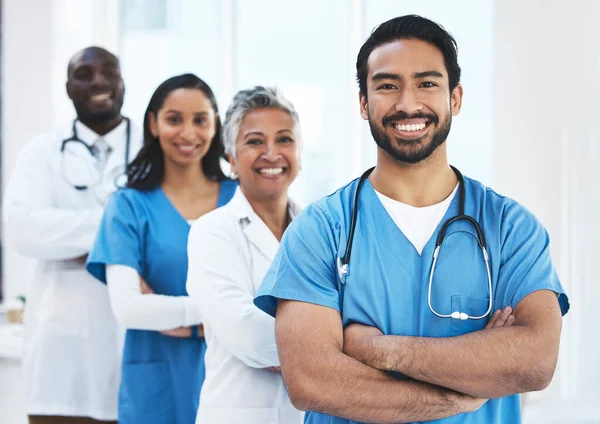 Doktorlar Takımı Gururlu Portre Sağlık Hizmeti Liderlik Hastane Çeşitliliğinde Mutlu — Stok fotoğraf