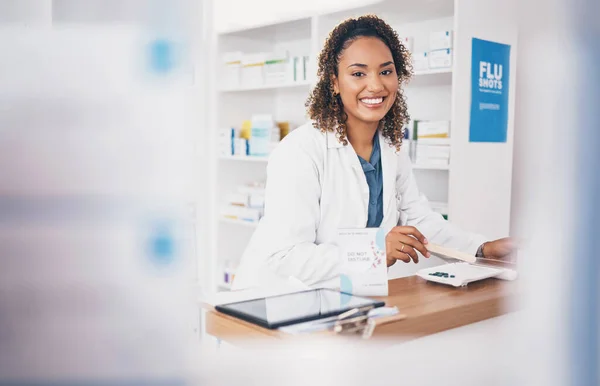 Організувати Таблетки Фармацевт Або Портрет Жінки Аптеці Посмішкою Клієнтських Послугах — стокове фото