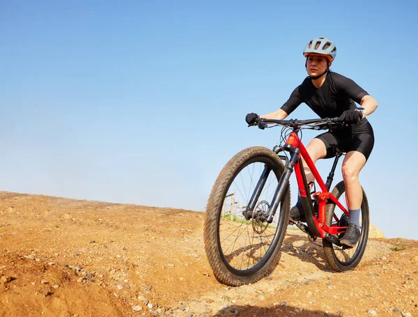 Bicicleta Montar Aire Libre Mujer Una Bicicleta Con Ciclismo Para — Foto de Stock
