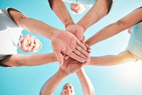 Gruppe Hände Gestapelt Und Teamarbeit Von Menschen Einheit Unterstützung Und — Stockfoto