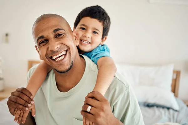 Retrato Família Feliz Ligação Abraço Criança Pai Papai Papai Para — Fotografia de Stock