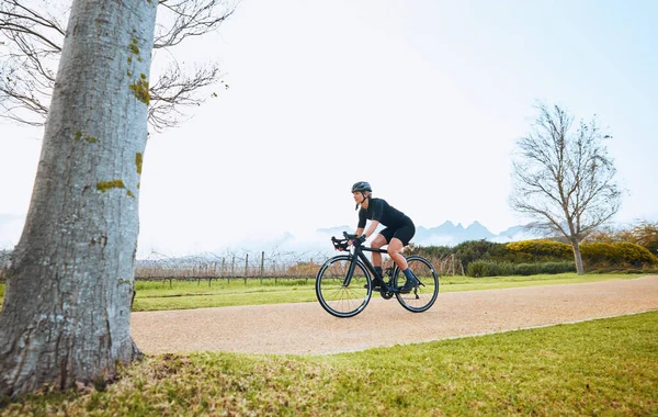 Ποδηλασία Φυσική Κατάσταση Και Σπορ Γυναίκα Στο Πάρκο Για Την — Φωτογραφία Αρχείου