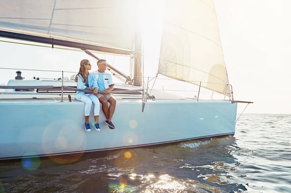Boats Give You Time Genuinely Appreciate Journey Couple Enjoying Boat — Stock Photo, Image