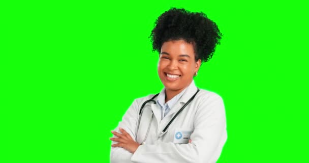 Doutor Braços Cruzados Felizes Com Mulher Tela Verde Para Medicina — Vídeo de Stock