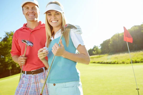 Tee Time Attractive Young Couple Golf Clubs Balls Green — Stock Photo, Image